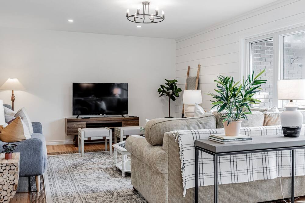 Photo of Livingroom in Lagoon City