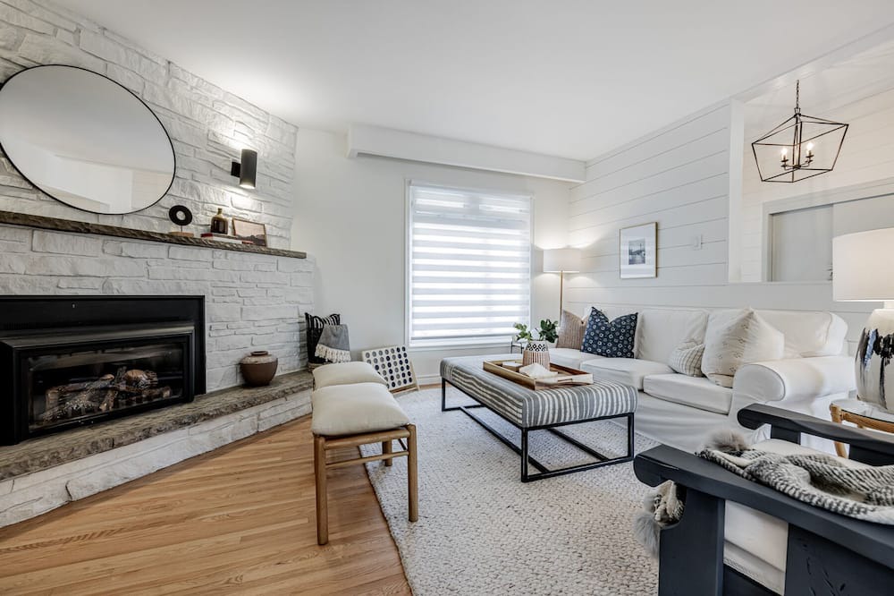 Photo of Livingroom in Lagoon City
