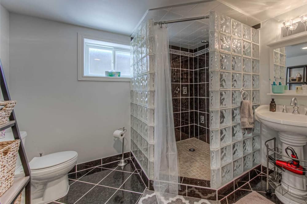 Photo of Bathroom in Rosedale
