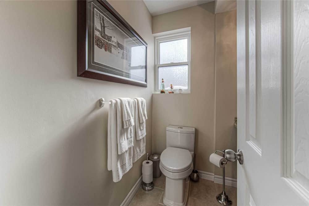 Photo of Bathroom in Rosedale