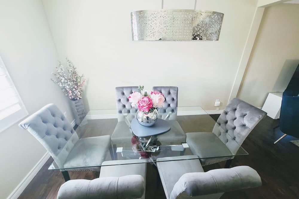 Photo of Livingroom in Rosedale