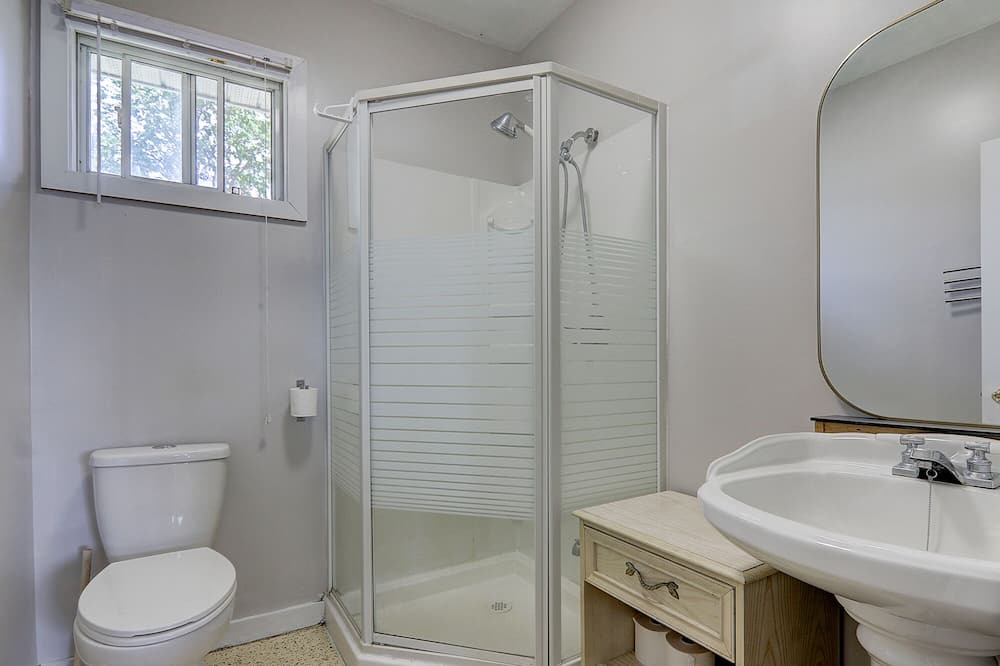 Photo of Bathroom in Roseneath