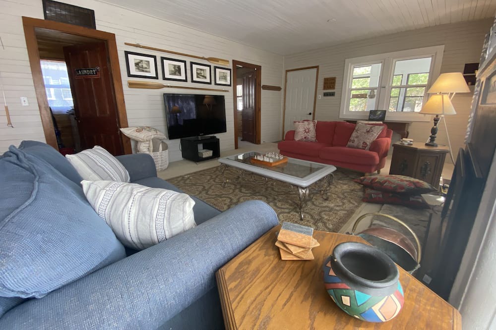 Photo of Livingroom in Fenelon Falls