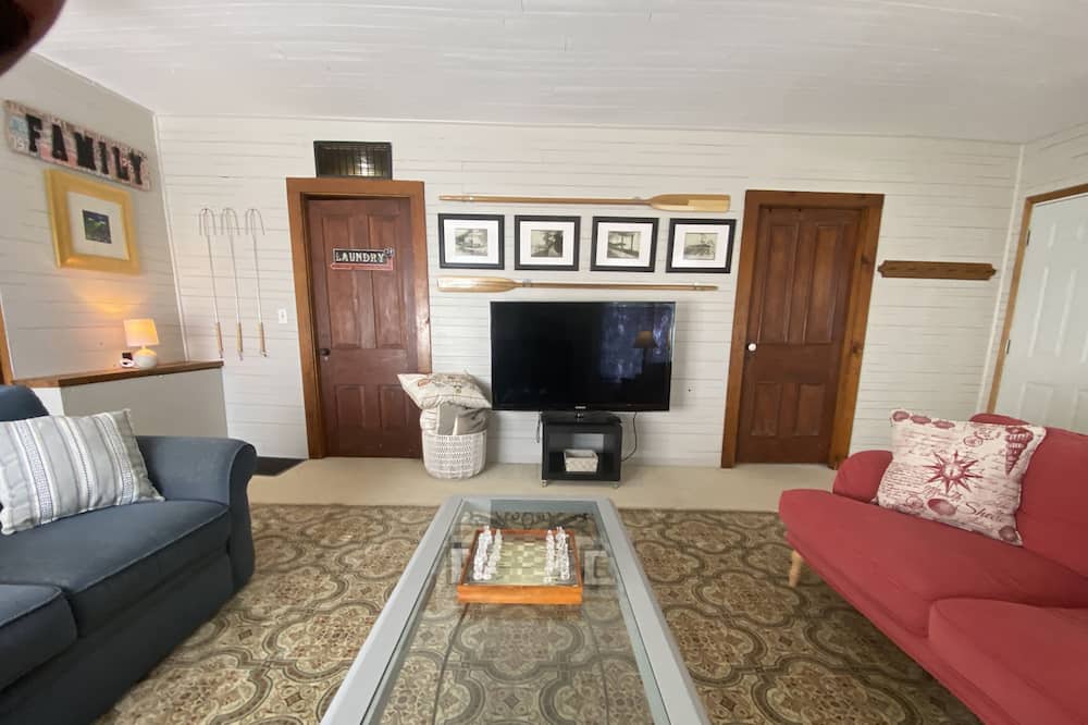 Photo of Livingroom in Fenelon Falls