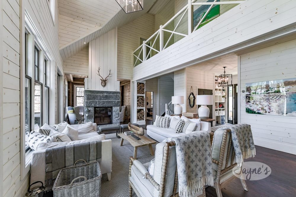 Photo of Livingroom in Baysville