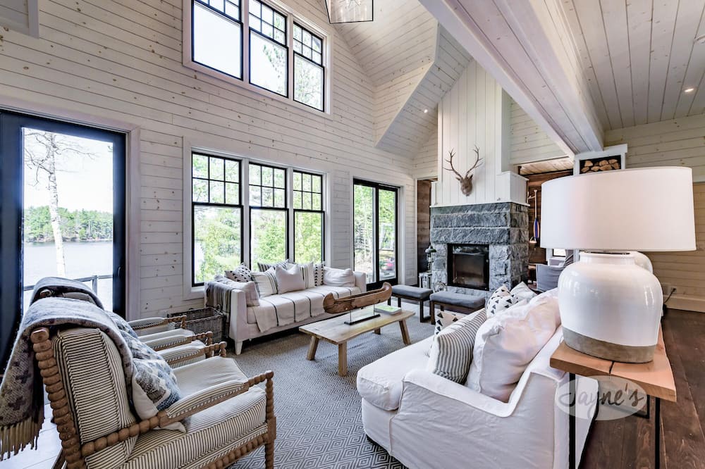 Photo of Livingroom in Baysville