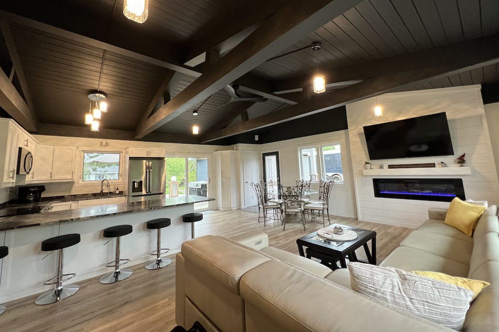 Photo of Livingroom in Sturgeon Lake