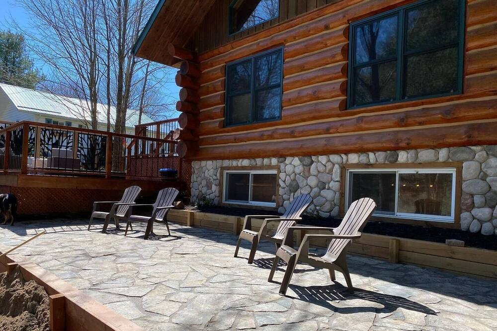 Photo of Patio Balcony in Actinolite