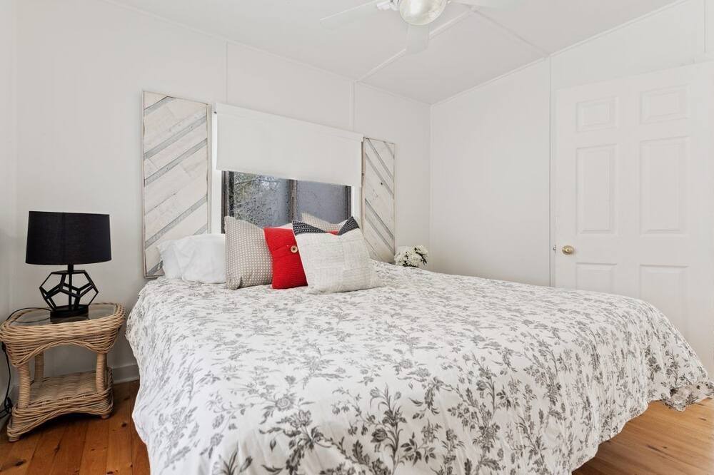 Photo of Bedroom in Gravenhurst