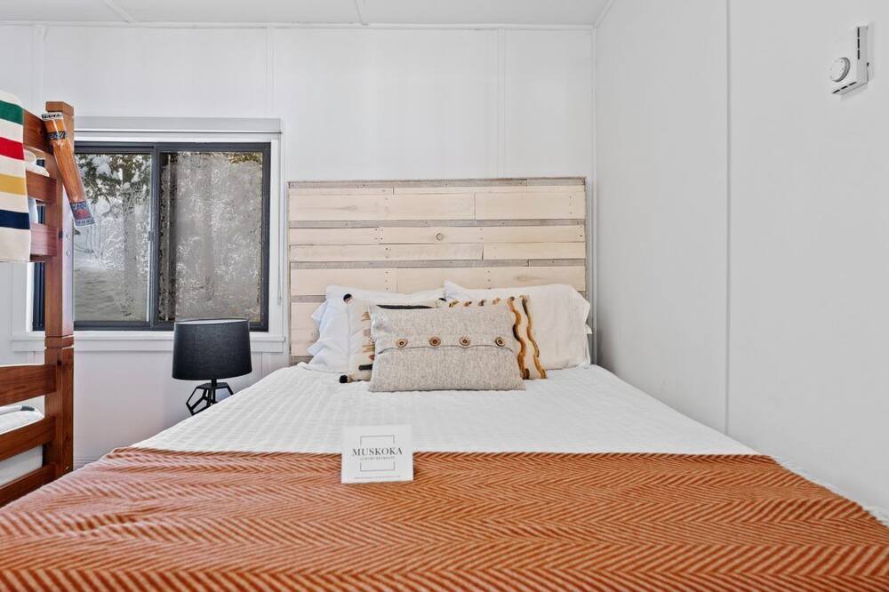 Photo of Bedroom in Gravenhurst