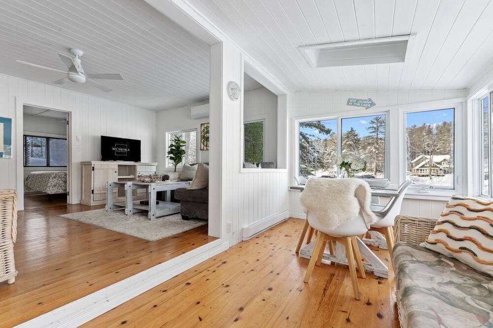 Photo of Livingroom in Gravenhurst