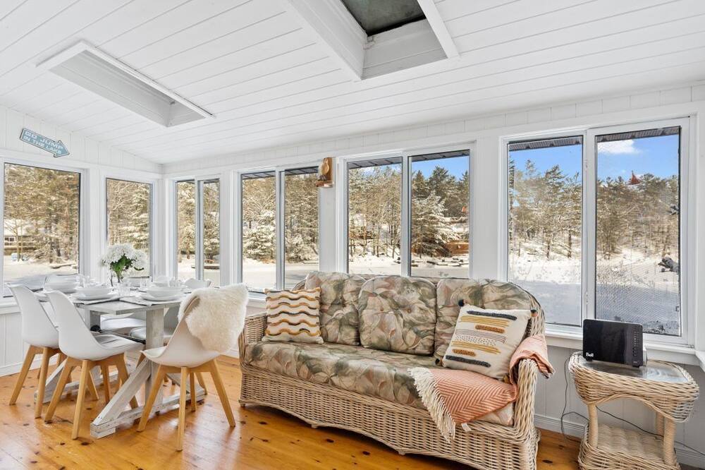 Photo of Livingroom in Gravenhurst