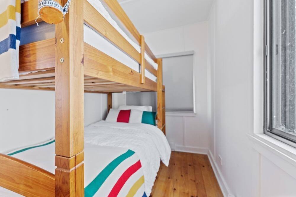 Photo of Bedroom in Gravenhurst