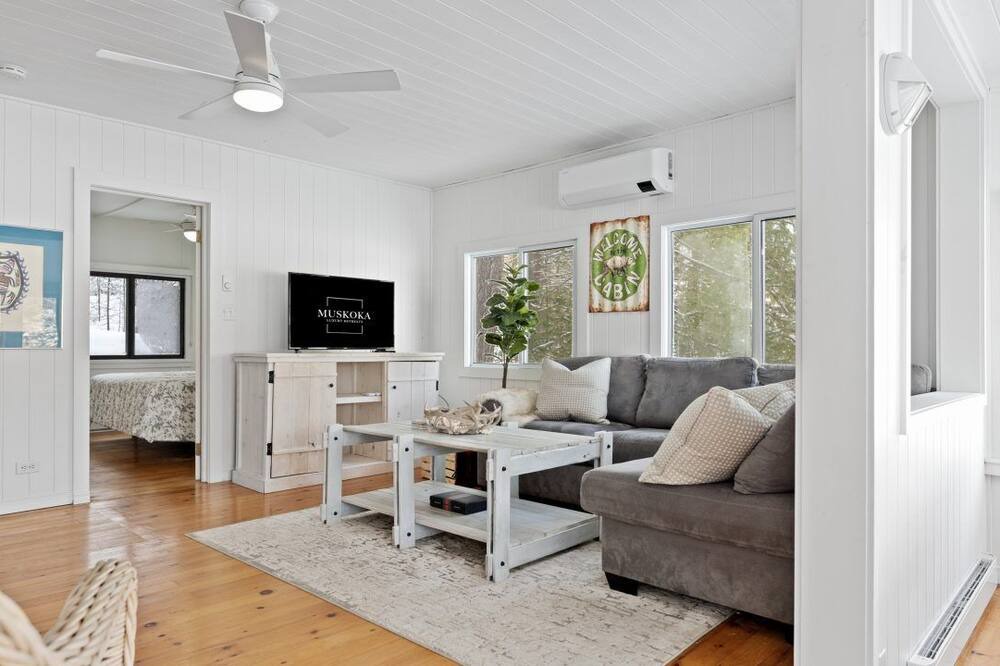 Photo of Livingroom in Gravenhurst