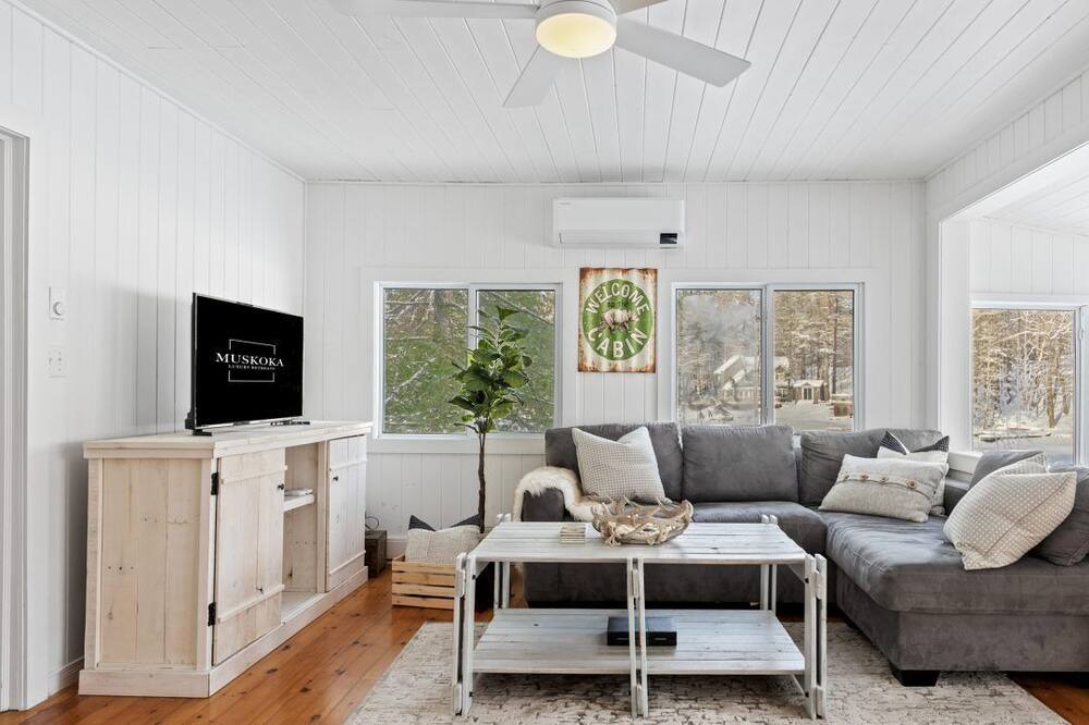 Photo of Livingroom in Gravenhurst