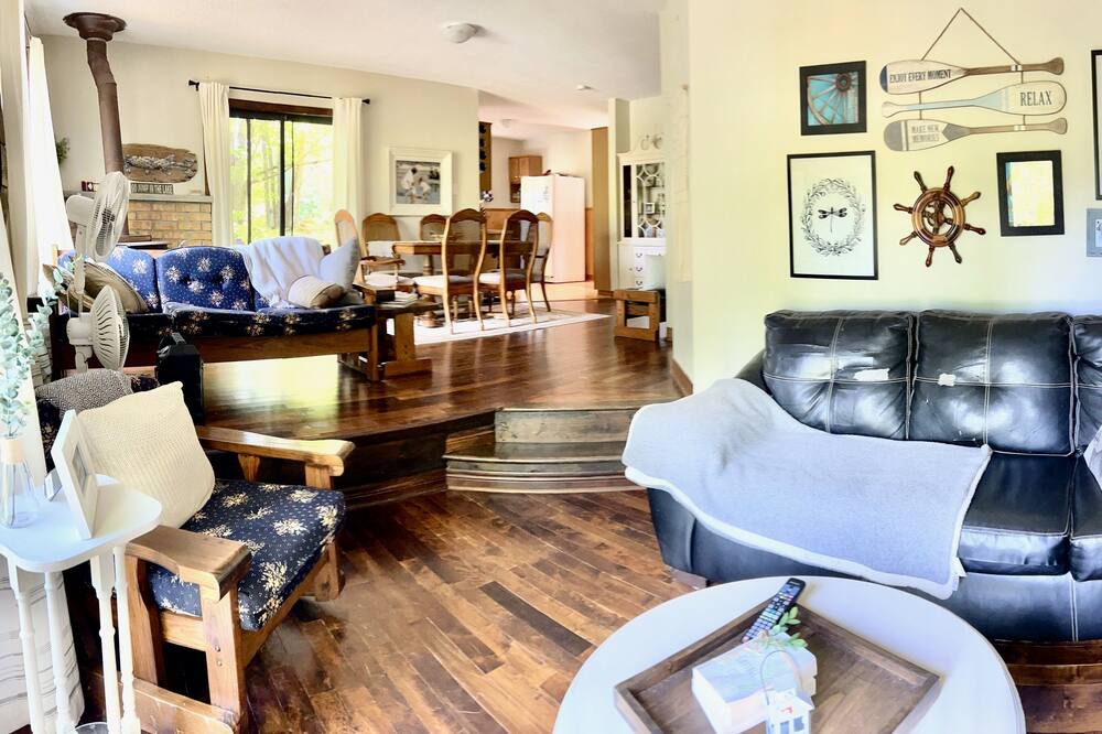 Photo of Livingroom in Trent Lakes