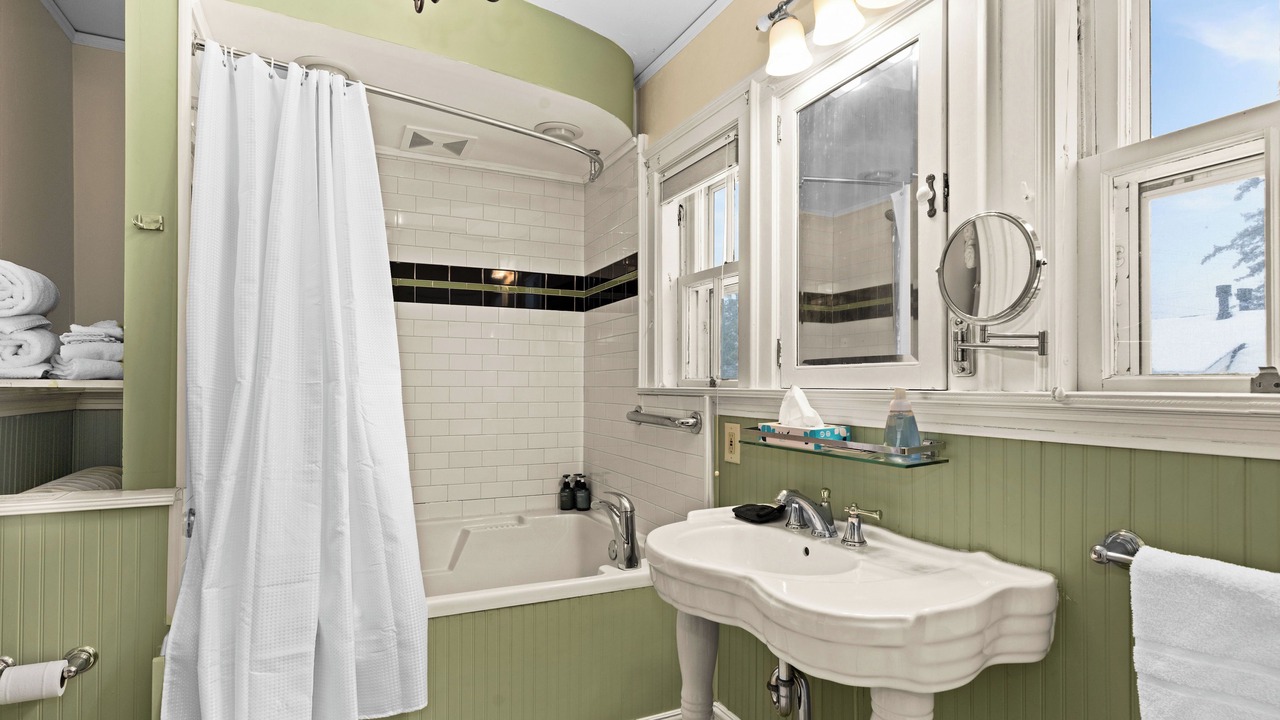 Photo of Bathroom in Congdon Park