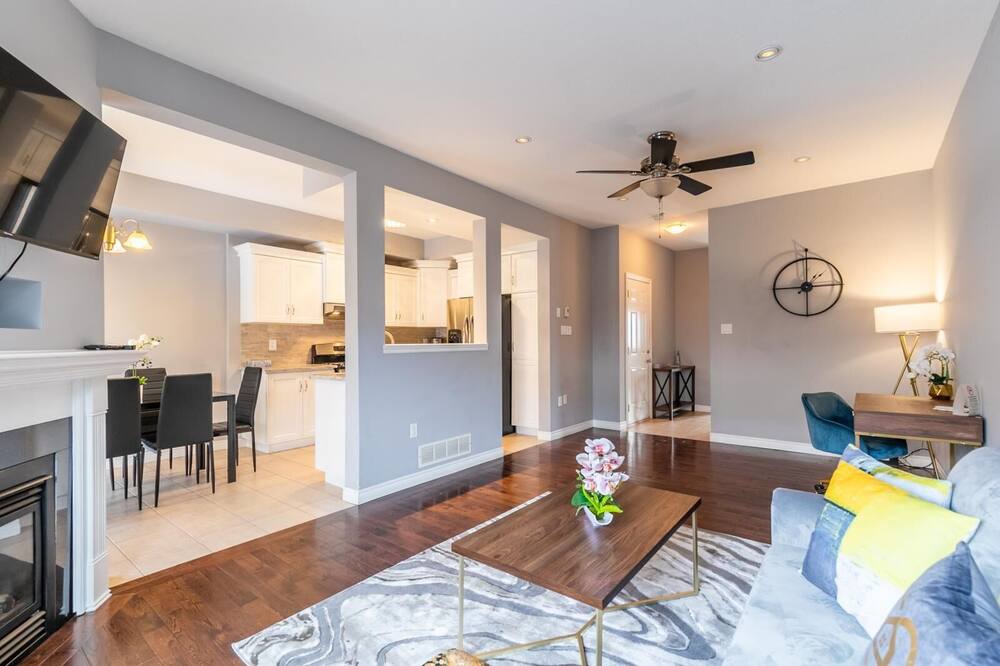 Photo of Livingroom in Stoney Creek