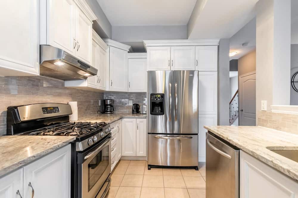 Photo of Kitchen in Stoney Creek