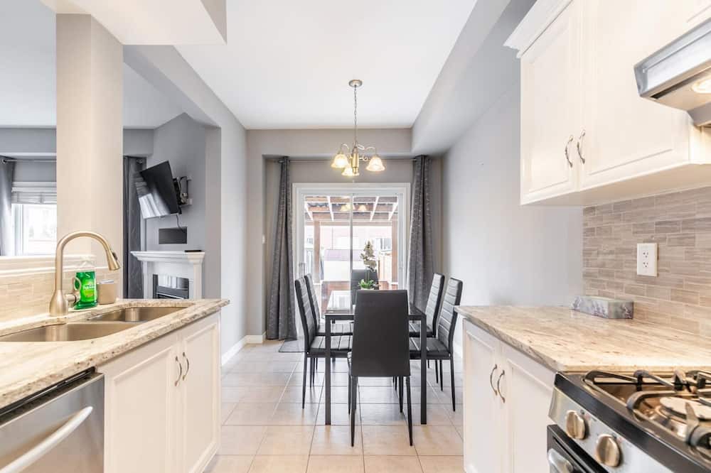 Photo of Kitchen in Stoney Creek