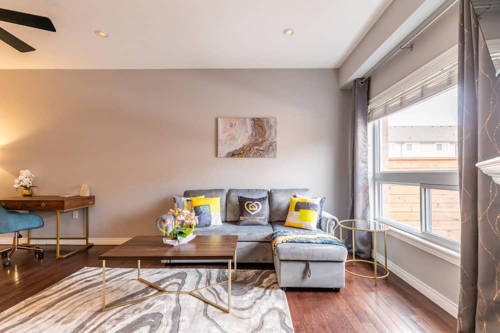 Photo of Livingroom in Stoney Creek