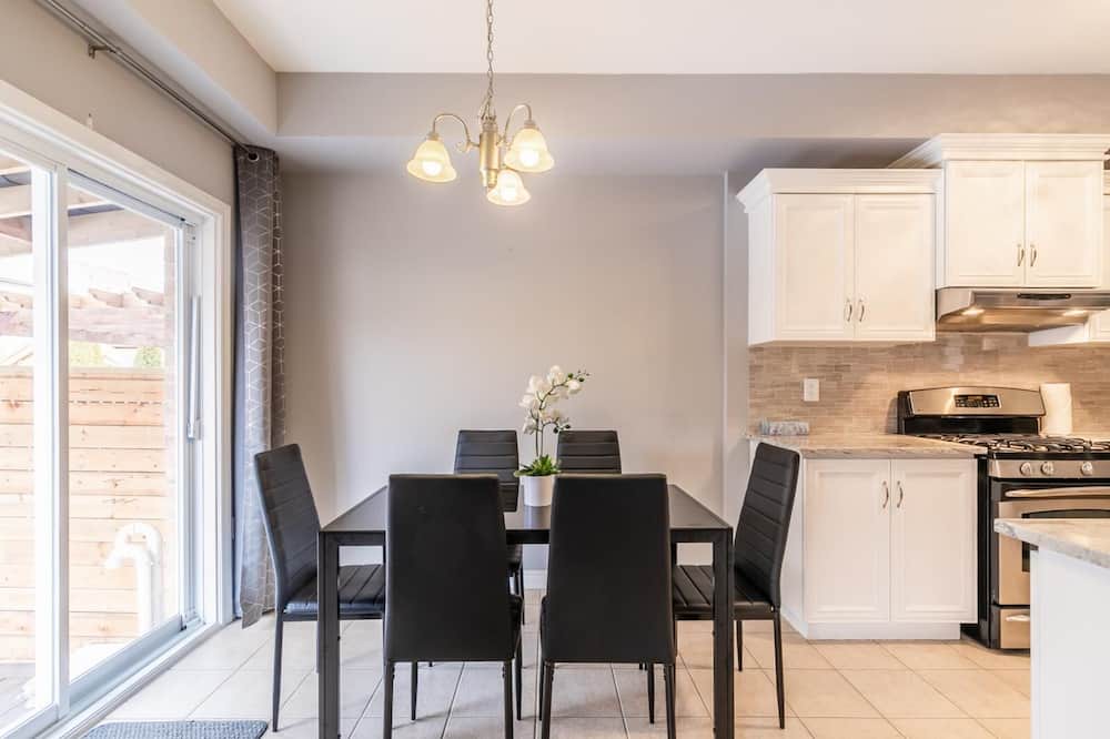 Photo of Kitchen in Stoney Creek