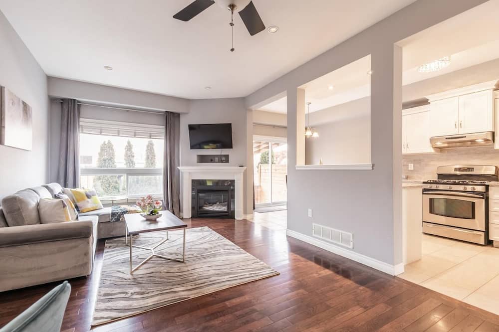 Photo of Livingroom in Stoney Creek