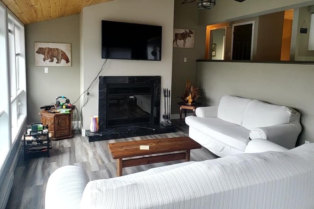 Photo of Livingroom in North Frontenac