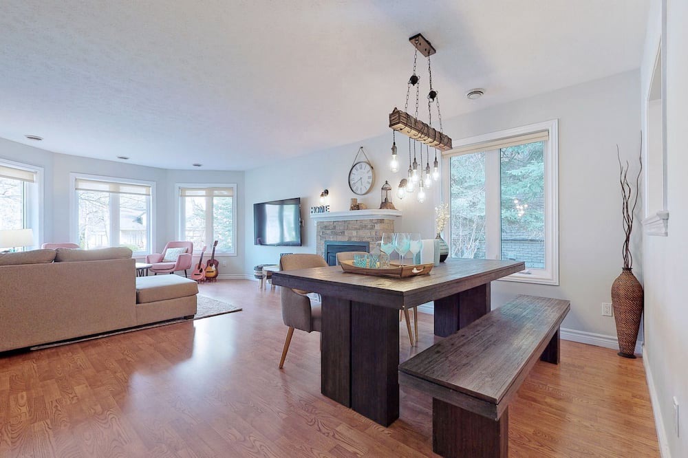 Photo of Livingroom in Grand Bend