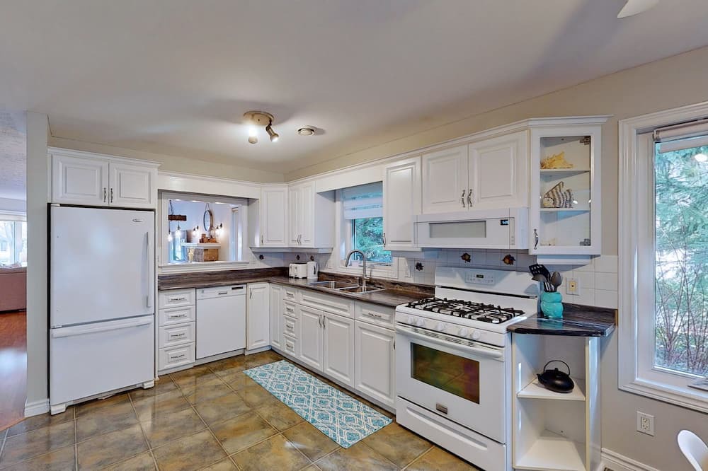 Photo of Kitchen in Grand Bend