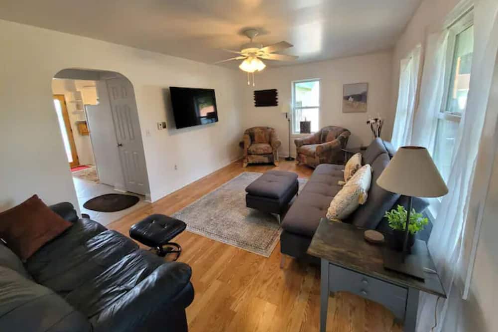 Photo of Livingroom in Sturgeon Lake