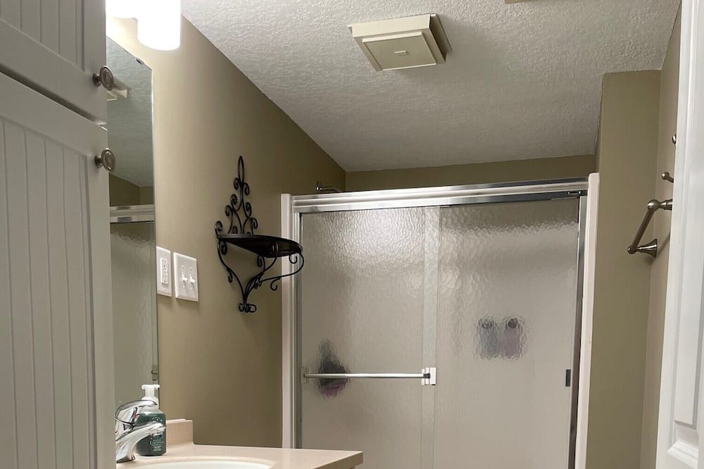 Photo of Bathroom in Alexandria