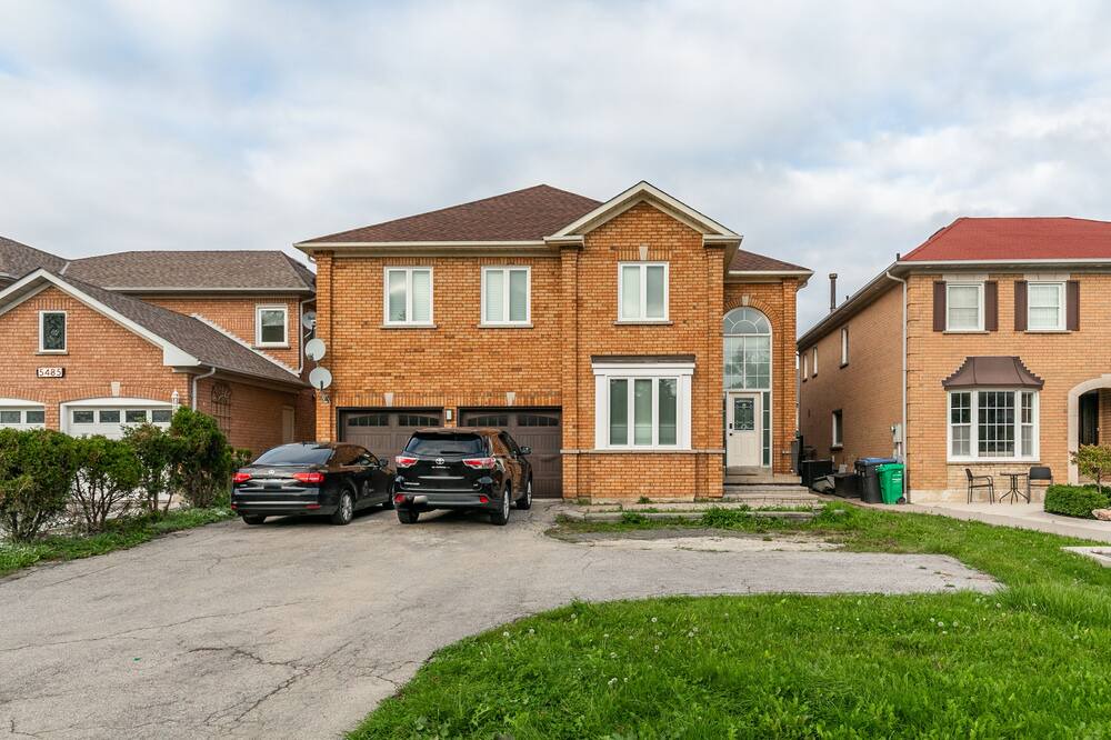 Photo of Outdoor in Central Erin Mills