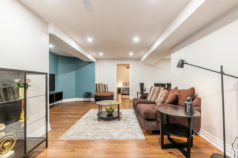 Photo of Livingroom in Central Erin Mills
