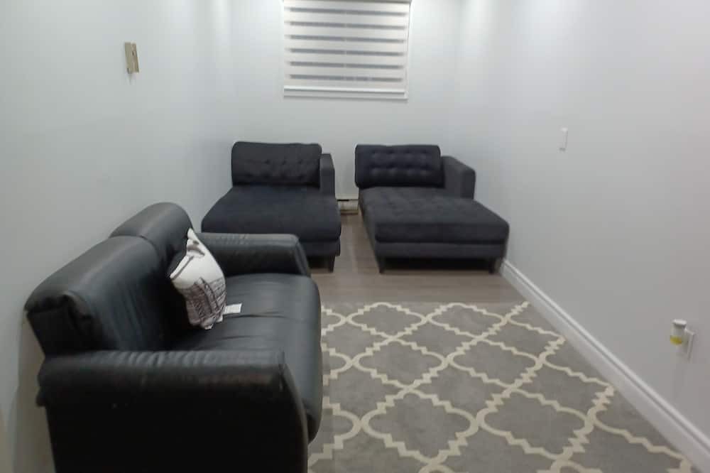 Photo of Livingroom in Lindsay