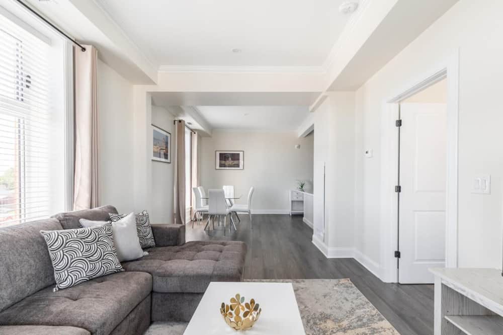Photo of Livingroom in Smiths Falls