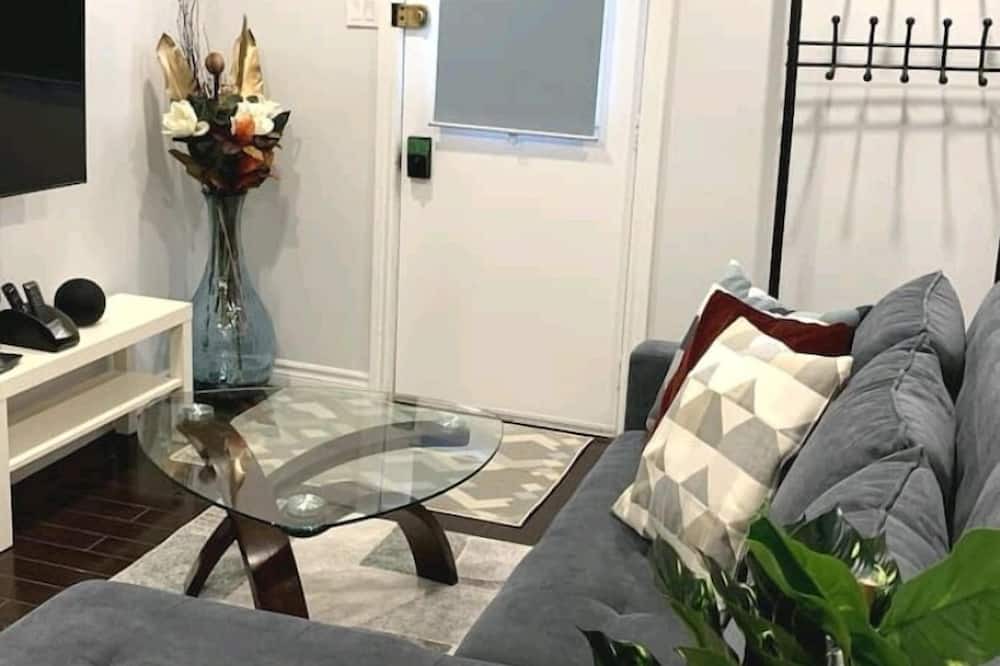 Photo of Livingroom in Hamilton