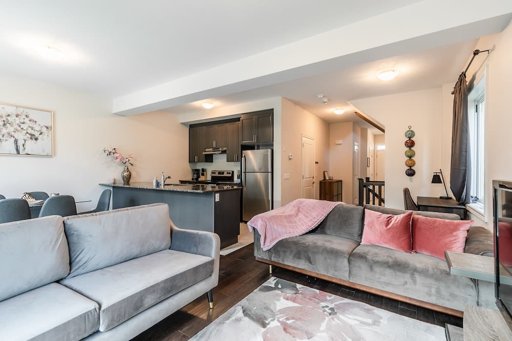 Photo of Livingroom in Stoney Creek