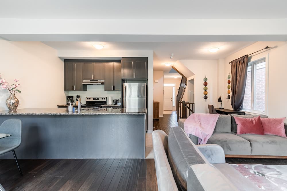 Photo of Livingroom in Stoney Creek