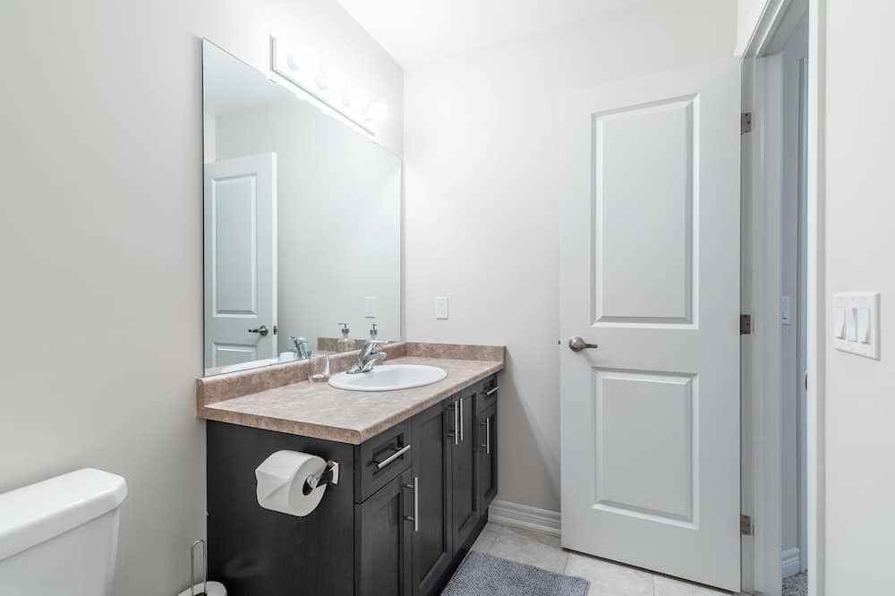 Photo of Bathroom in Stoney Creek