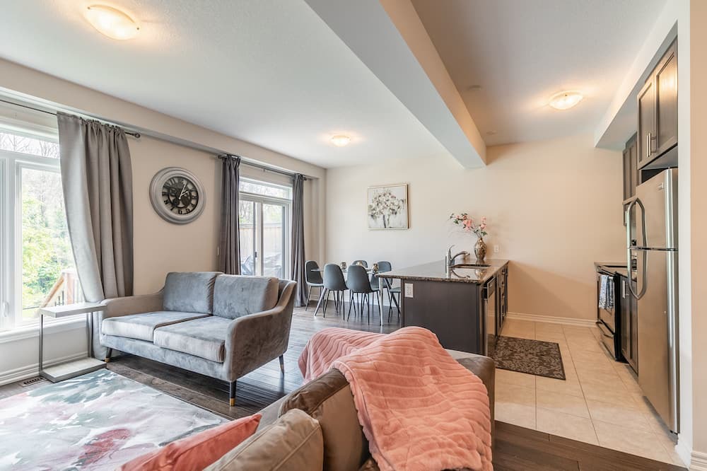 Photo of Livingroom in Stoney Creek