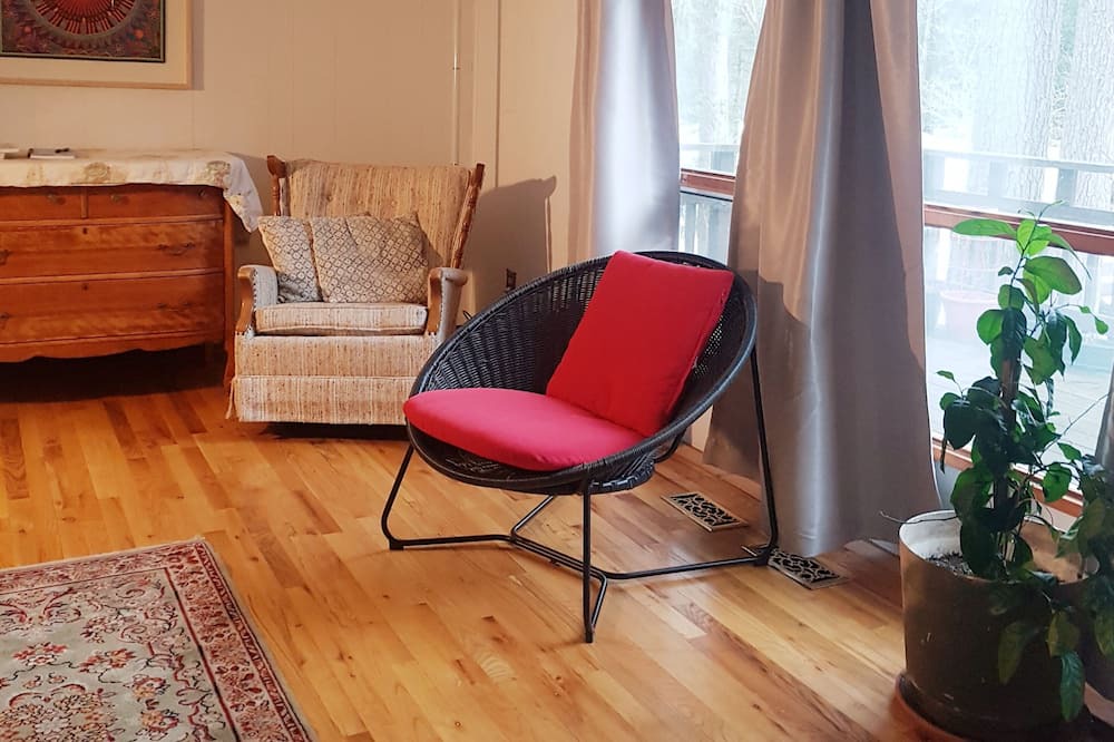 Photo of Livingroom in Tiny