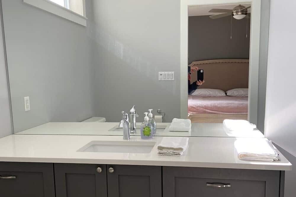 Photo of Bedroom in Grand Bend