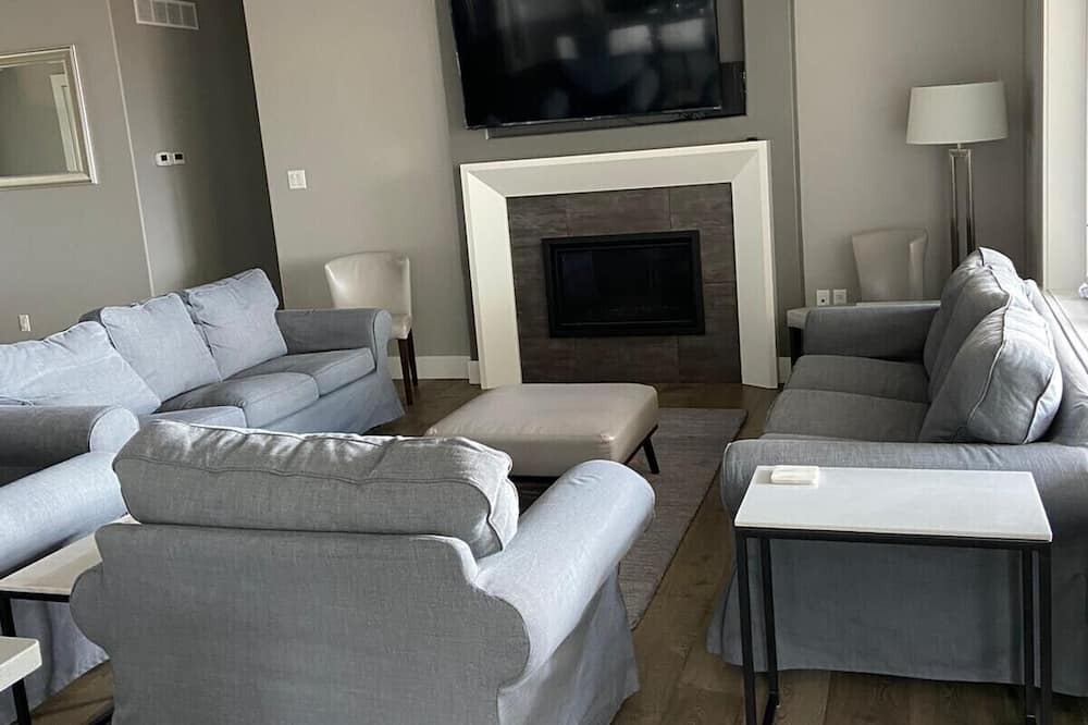 Photo of Livingroom in Grand Bend
