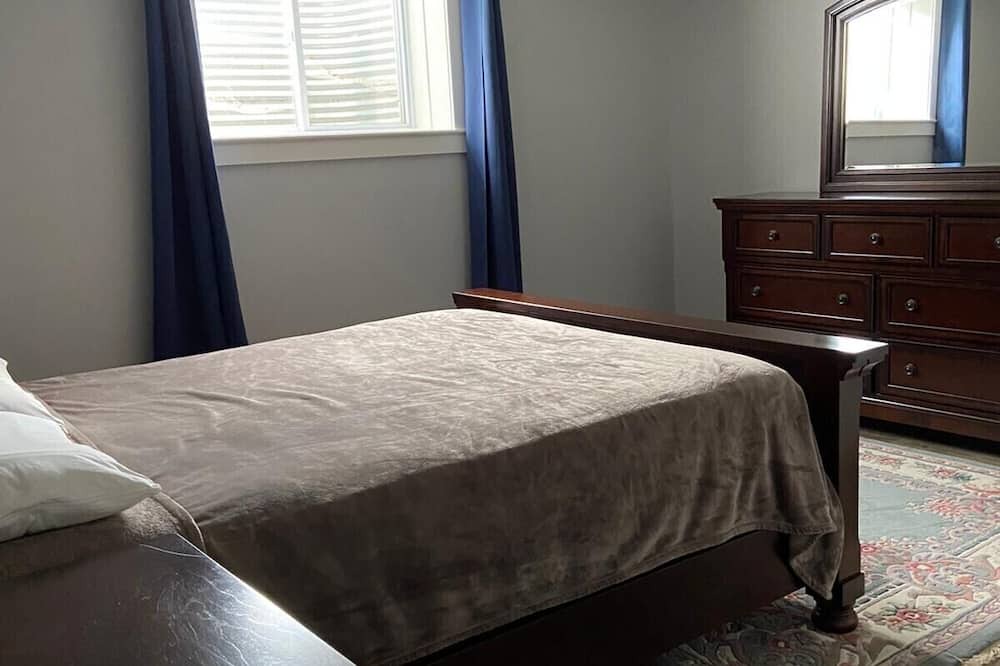 Photo of Bedroom in Grand Bend