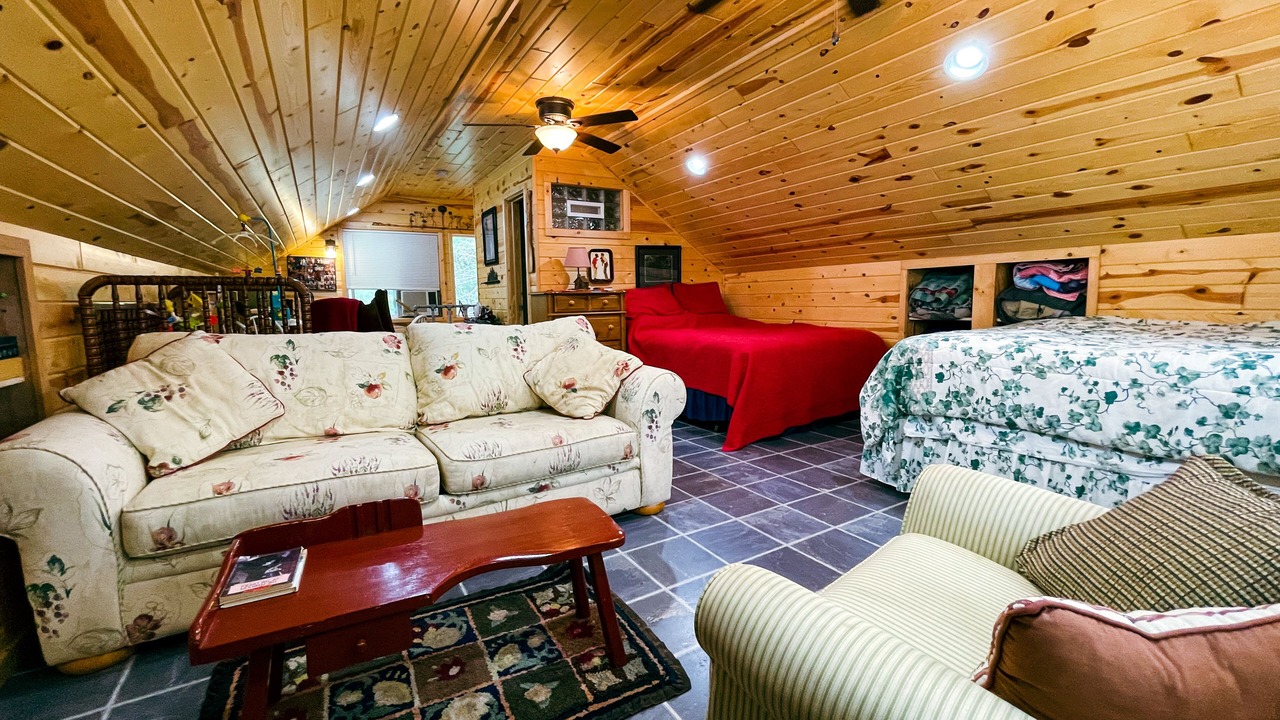 Photo of Livingroom in Backus