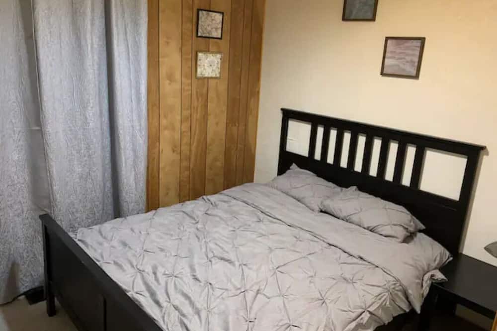 Photo of Bedroom in Highland Creek