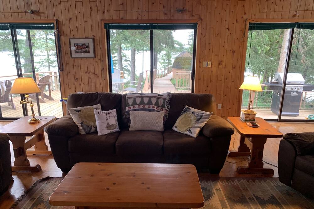 Photo of Livingroom in Manitoulin District