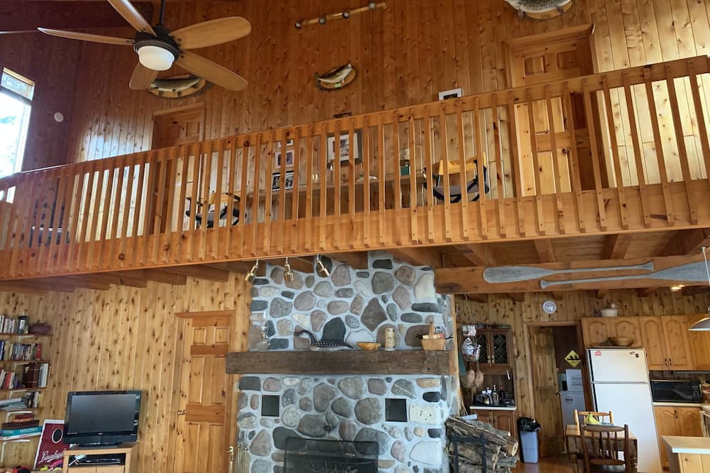 Photo of Livingroom in Manitoulin District