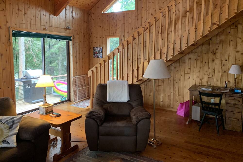Photo of Livingroom in Manitoulin District